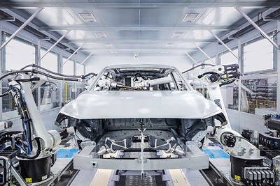 牽手吉利，轉(zhuǎn)型“造車”能否破局移動互聯(lián)網(wǎng)研發(fā)的邊界？